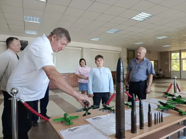У Луцьку четвертокласник на персональній виставці представив 20 моделей літаків (фото)