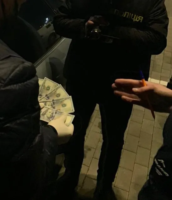 Чиновнику Держеконагляду Волині, який вчора «погорів» на хабарі, оголосили підозру