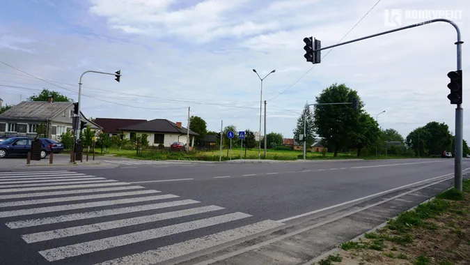 Чому на Об'їзній у Рованцях досі не працюють нові світлофори (фото)