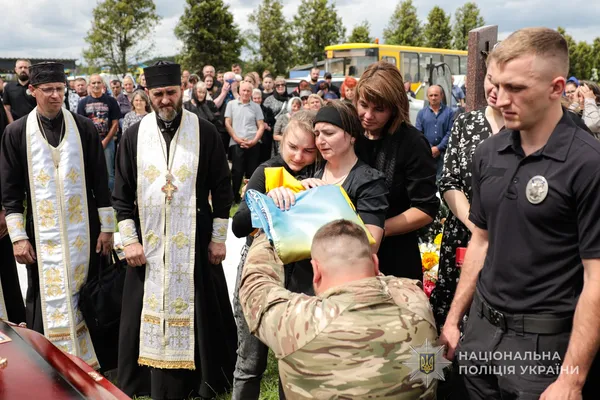 У Нововолинську попрощались з полеглим майором поліції Сергієм Тлумачем (фото)