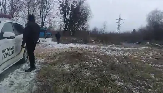 У луцькому парку чистять самосів: люди викликали поліцію
