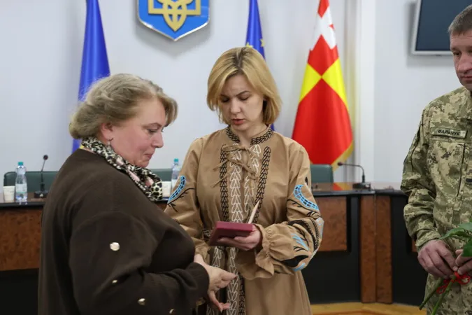 У Луцьку родинам загиблих Героїв вручили державні нагороди (фото)