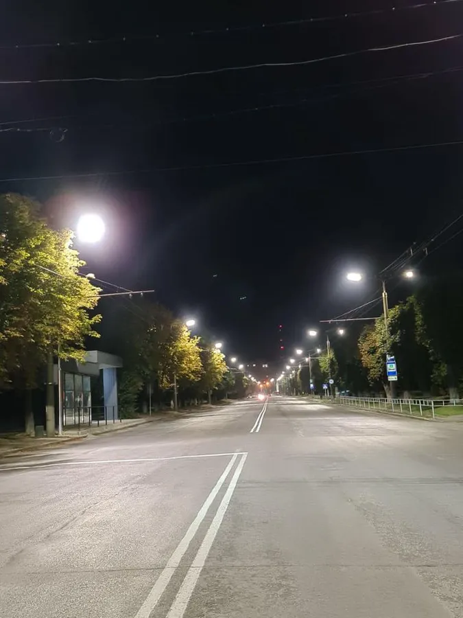 Проспект Відродження в Луцьку засяяв LED-ліхтарями (фото)