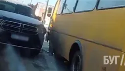 ДТП на Волині: водійка не впоралась з керування і в'їхала в маршрутку (фото)