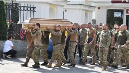 Луцьк попрощався із загиблим Героєм Романом Гіренком з бригади «Лють» (фото)
