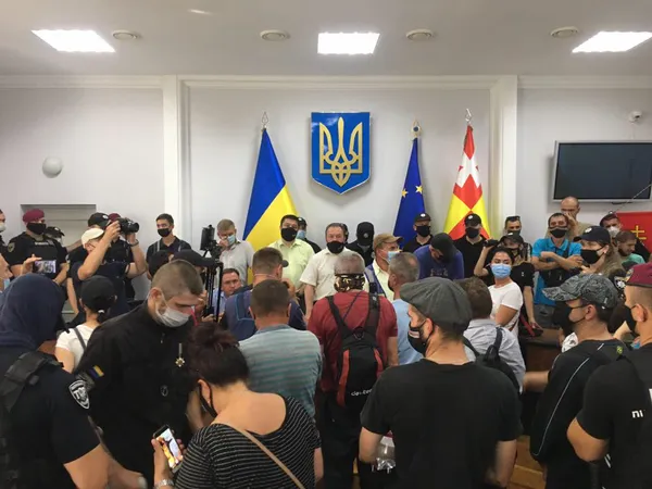 У стінах Луцькради мітинг: чого вимагають (ВІДЕО, ФОТО, ОНОВЛЕНО)