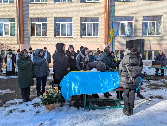 На Волині попрощалися із воїном Сергієм Заболотським, який загинув у страшній аварії (фото)