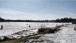 Як рибалять і що клює на річці Стир у Луцьку взимку (фото, відео)