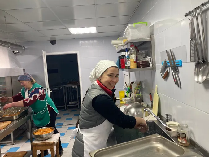 Невтомні підгайцівські господині продовжують готувати для воїнів (фото)