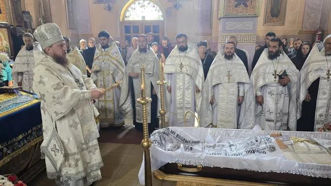 У Луцьку прощалися із священником з церкви УПЦ МП (фото)