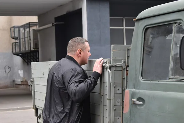 Волинська ОВА передала на фронт дві автівки (фото)