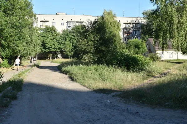 Дитмайданчики і LED-освітлення: у Луцьку відремонтують двори (фото)