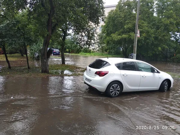 Після дощу Володимир-Волинський пішов під воду (фото, відео)