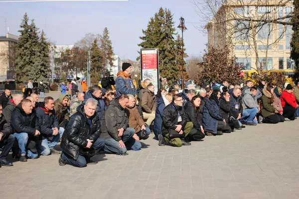У Луцьку попрощалися із Героями, які загинули внаслідок авіаудару по аеродрому (фото)