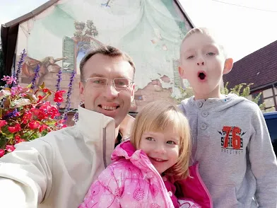Мама по вайберу, або Щасливий лучанин, який сам виховує дітей
