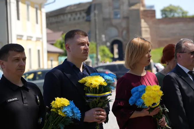 У Луцьку на Замковій площі вшанували жертв радянського терору (фото)