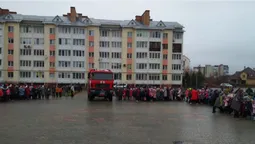 Із луцького ліцею евакуювали учнів і персонал (фото)