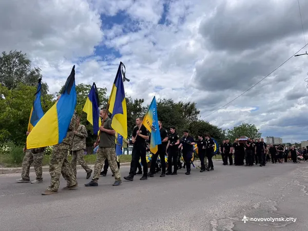 У Нововолинську попрощались з полеглим майором поліції Сергієм Тлумачем (фото)