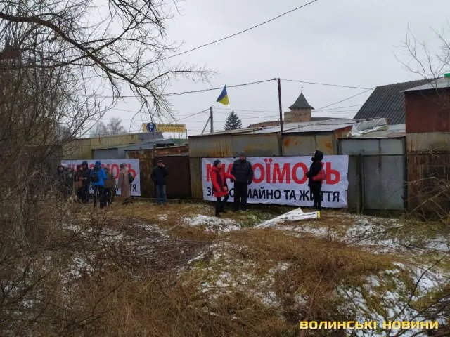 Демонтаж на Старому ринку стартував: підприємці перешкоджають (фото)