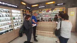 Без ФОПа та реєстрації: на Волині виявили нелегальних працівників на ринках і в магазинах (фото)