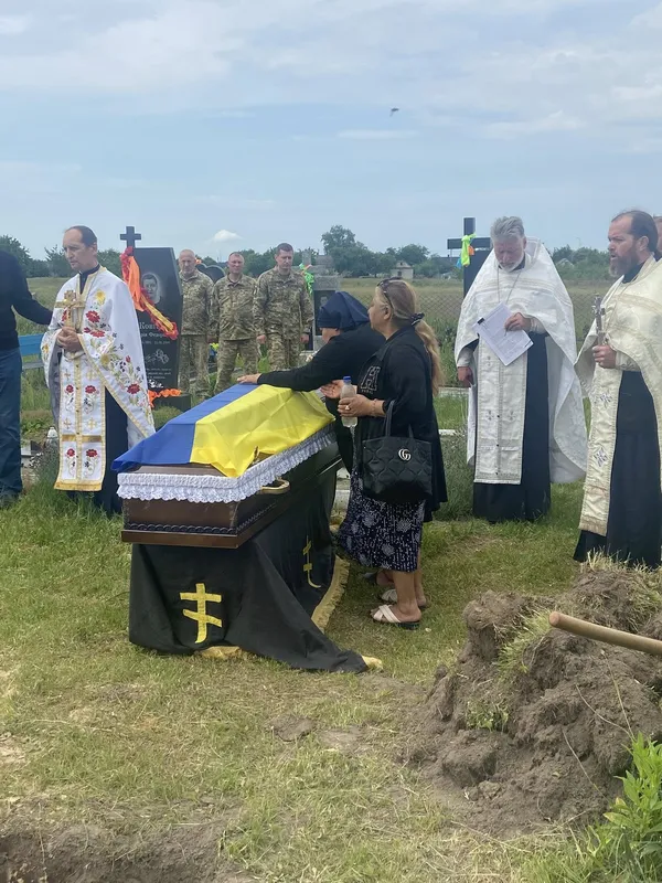 Через 9 місяців після загибелі: на Волині провели в останню дорогу полеглого воїна Олега Юзипчука (фото)