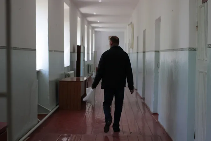Похмура естетика: як виглядає всередині Олицький замок, в якому була психлікарня (фото)