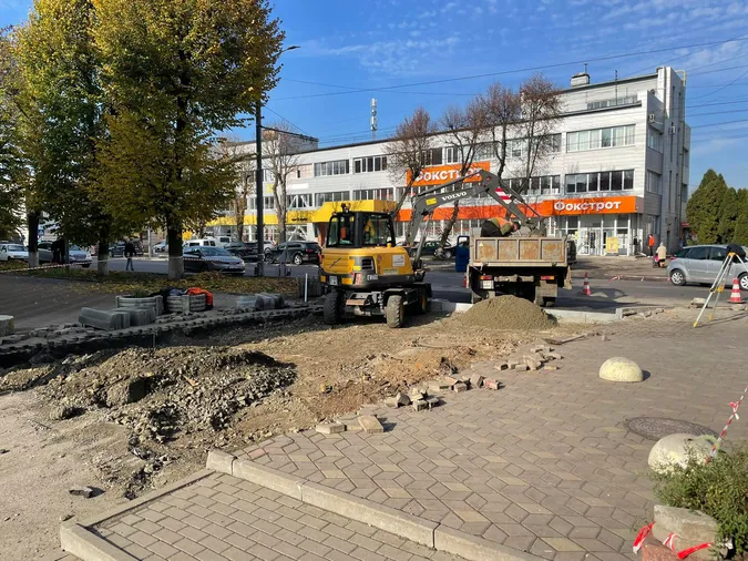 У Луцьку ремонтують дорогу – спуски з Волі на Глушець тимчасово перекрили (фото)