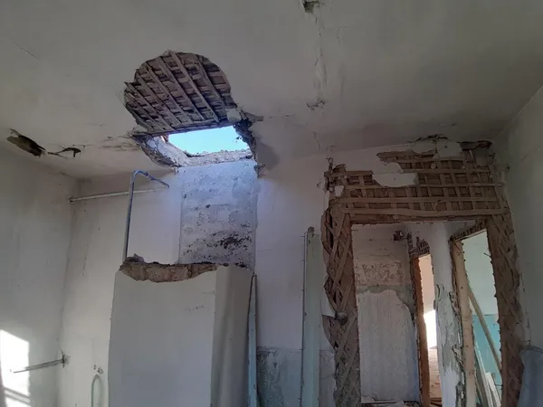 На Волині монахи розвалили будинок лікаря: кажуть, земля – їхня