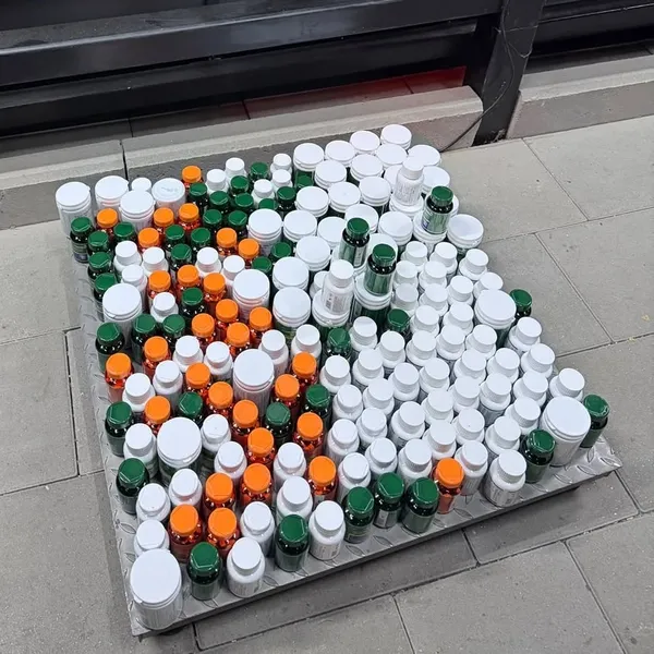 💊 Замість речей – валіза з БАДами:  китаєць хотів провезти майже дві сотні упаковок через «Устилуг»
