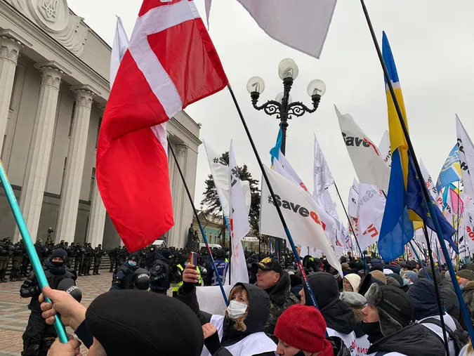 Підприємці у Києві намагаються взяти штурмом Верховну Раду (фото, відео)