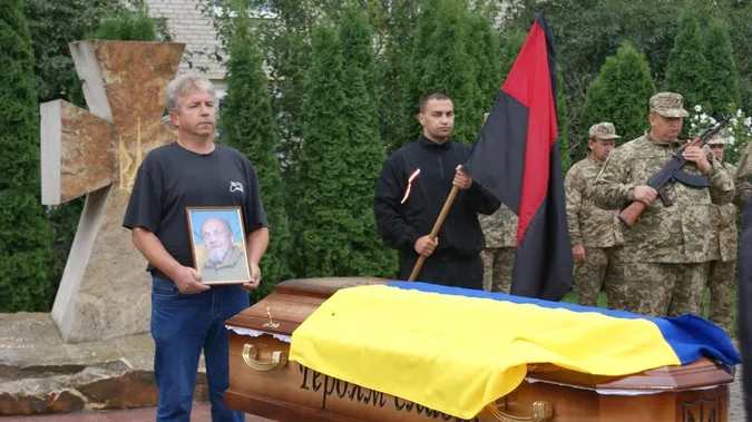 Купив будинок, а пожити не встиг: на Волині попрощалися з Героєм Віталієм Гандзюком (фото)