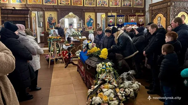 На Волині провели в останню дорогу загиблого воїна Володимира Михнюка (фото)