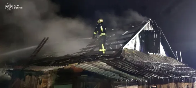 Несправне пічне опалення: на Волині горів будинок (фото)