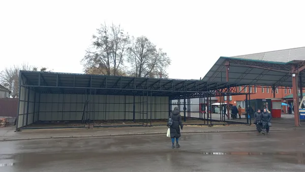 Біля луцької автостанції розпочали будівництво: що там буде (фото)