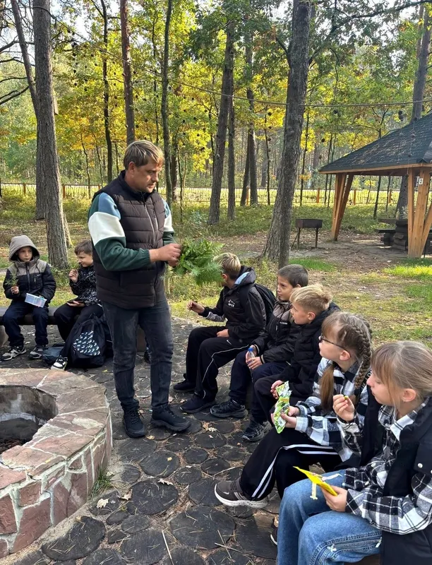 Таємниці дикої природи: на Волині шукали сліди бобрів, а зустріли рідкісного яскраво-блакитного птаха (фото)