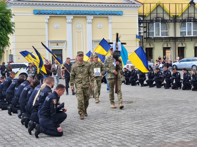 У Ковелі попрощалися з 35-річним сержантом поліції Дмитром Сергієнком (фото)