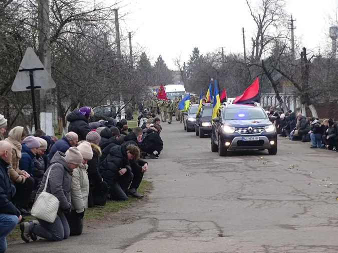 Упізнали лише за ДНК: на Волині попрощалися із воїном Віктором Кіцом (фото)