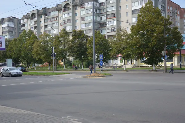 На Соборності у Луцьку монтують дорожнє освітлення (фото)