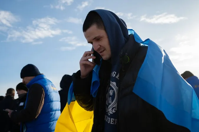 «Наші – вдома»: Зеленський заявив про повернення з полону 207 людей (фото)