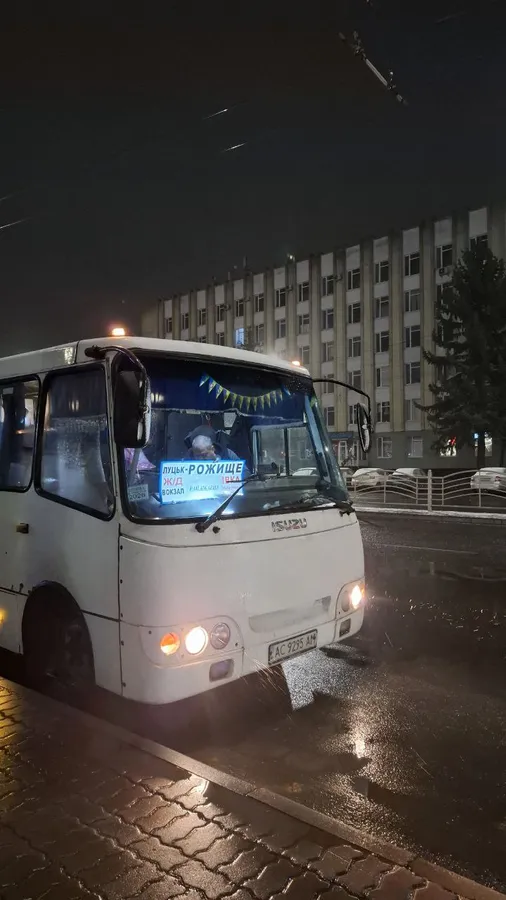 У Луцьку автобуси досі їздять з російською мовою на табличках: що коїться (фото)
