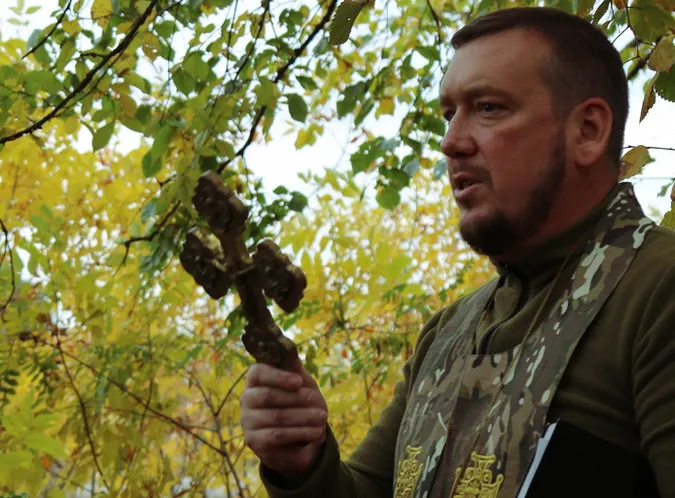 «Бути поруч»: історія волинського капелана, який став побратимом для воїнів на Сході (фото)
