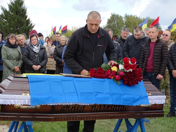 Вважався зниклим безвісти: на Волині попрощалися з воїном Михайлом Ткачуком (фото)