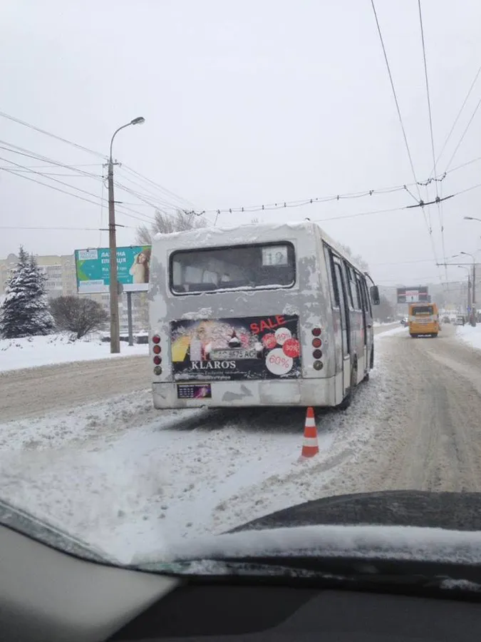 У Луцьку зіткнулися дві автівки і маршрутка (фото)