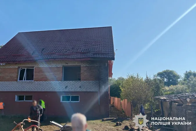 Виявили уламки «Герані-5»: на Рівненщині правоохоронці показали наслідки атаки (фото)