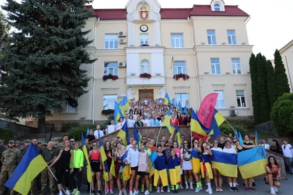 День Державного Прапора України: у Луцьку урочисто підняли синьо-жовтий стяг (фото)