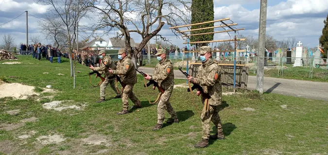 На Волині попрощалися із полеглим Героєм Олександром Луциком (фото)