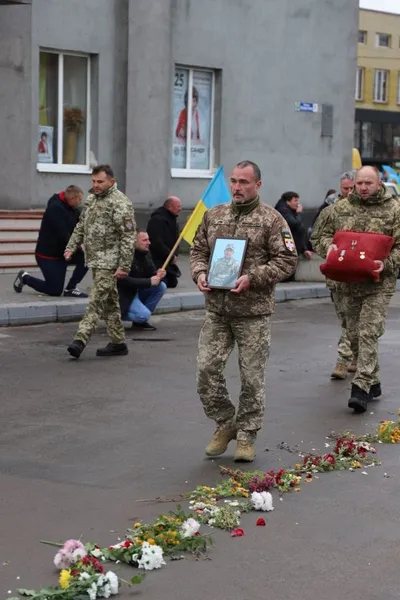 На Волині провели в останню дорогу Героя Сергія Лесика