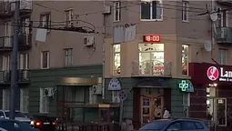 Годинники у центрі Луцька показують «московське врємя» (фото)