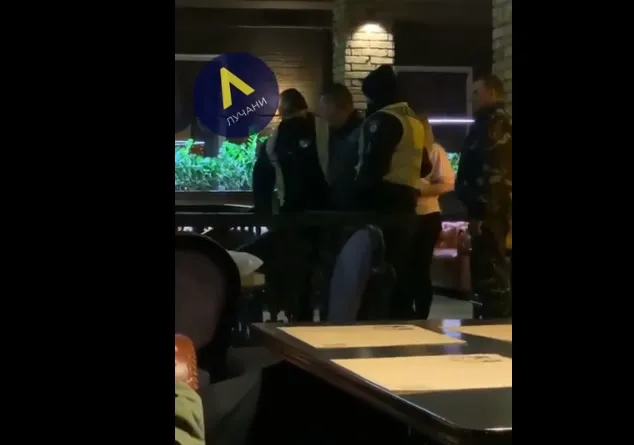 Чіплявся до персоналу і не хотів платити: в «Шоу Базиліку» затримали дебошира (відео)
