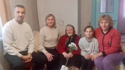 Має дев'ятеро правнуків: довгожителька з Волині відзначила 90-річчя